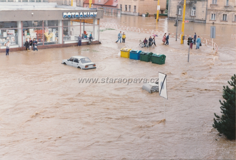1997 (1).jpg - Povodně 1997 - Ratibořská a Holasická ulice